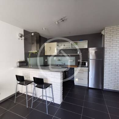 Appartement à louer 702 € 2 pièces 1 chambre 42 m² Étage 1/4 Nantes 44100