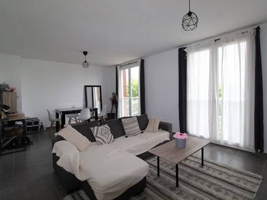 Appartement à louer 745 € 3 pièces 2 chambres 67 m² Étage 4/4 Salon de Provence 13300