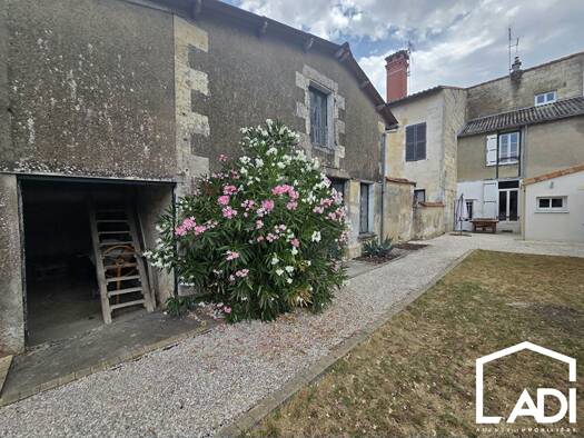 Maison à vendre 208 000 € 5 pièces 3 chambres 129,3 m² 474 m² de terrain Nord Saint-Maixent-l'École 79400