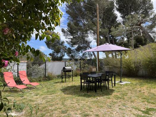 Villa à louer 1 170 € 3 pièces 2 chambres 69 m² 222 m² de terrain Istres 13800