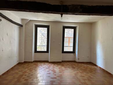 Appartement à louer 465 € 1 pièce 38 m² 1er étage Saint-Maximin-la-Sainte-Baume 83470
