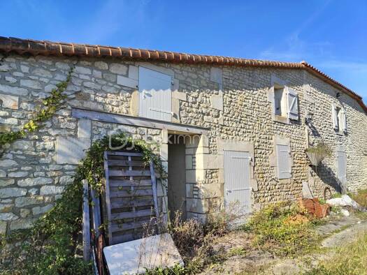 Maison à vendre 370 000 € 11 pièces 7 chambres 325 m² 6 249 m² de terrain Saint-Sulpice-de-Royan 17200