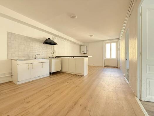 Appartement à louer 894 € 3 pièces 2 chambres 73 m² Étage 1/3 Communay 69360