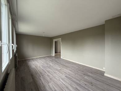 Appartement à louer 1 295 € 4 pièces 3 chambres 76,6 m² Dernier étage, Étage 2/2 Rueil Le Chesnay 78150