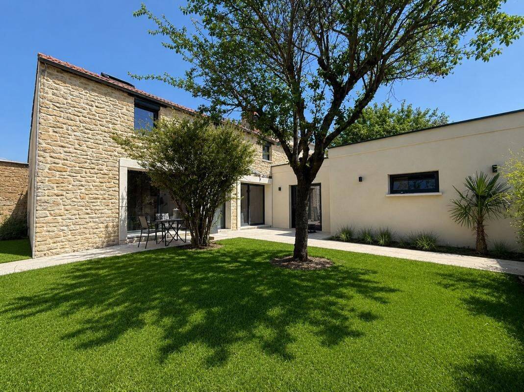 Maison ancienne T 5 - entièrement rénovée - 3 chambres- cave- ga — 1