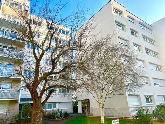 Appartement à louer 1 352 € 3 pièces 2 chambres 61 m² Étage 4/6 Europe-Nord Chatou 78400