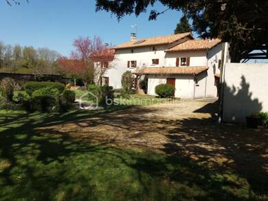 Maison à vendre 329 400 € 5 pièces 3 chambres 222 m² 8 700 m² de terrain Clussais-la-Pommeraie 79190