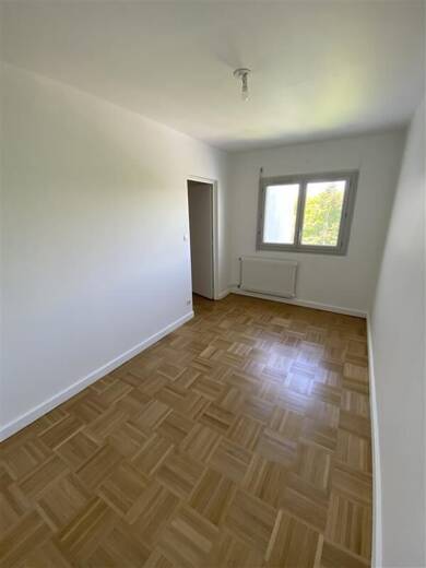 Appartement à louer 1 476 € 4 pièces 3 chambres 101,6 m² Dernier étage, Étage 7/7 Centre Ecully 69130