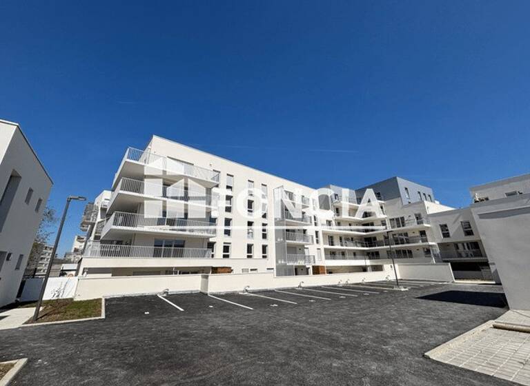 Appartement à louer 650 € 2 pièces 1<br/>chambre 49,2 m²<br/>superficie 3ème<br/>étage Ateliers SNCF Chenôve 21300