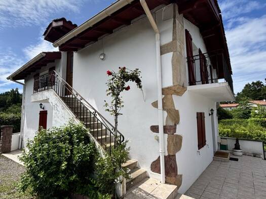 Appartement à vendre 235 000 € 3 pièces 2 chambres 58 m² Dernier étage, Étage 1/1 Ascain 64310