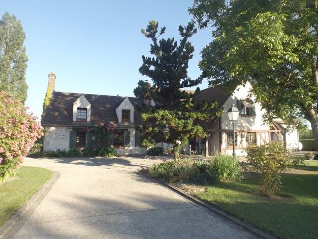 Maison à vendre 457 600 € 8 pièces 5 chambres 226 m² 2 208 m² de terrain Chanteau 45400