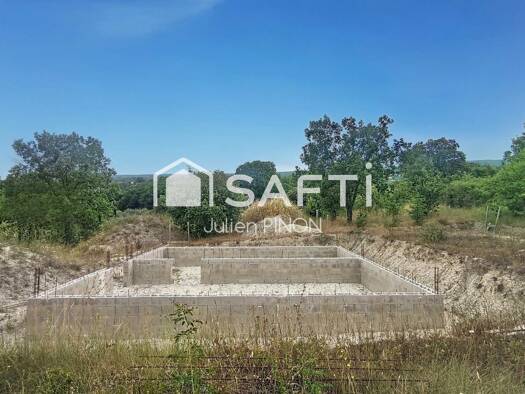 Terrain constructible viabilisé à vendre 235 400 € 2 460 m² de terrain Saint-Saturnin-lès-Apt 84490