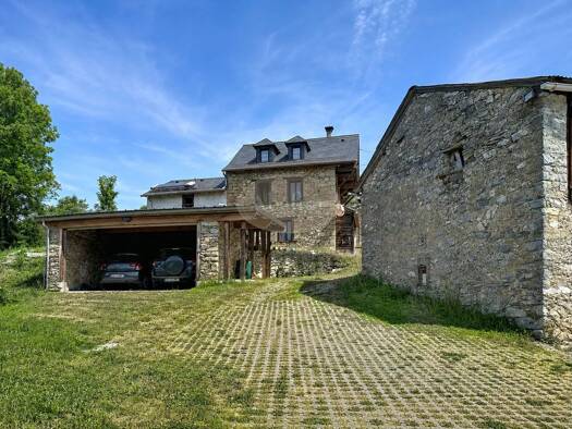 Maison à vendre 278 000 € 5 pièces 3 chambres 102 m² 215 m² de terrain Massat 09320