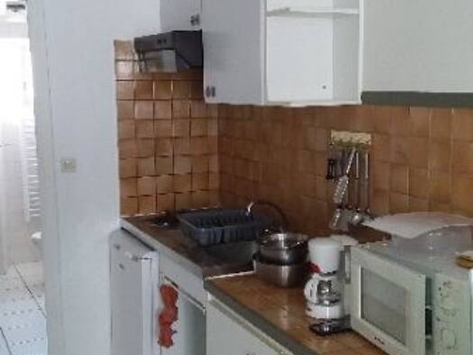 Appartement à louer 379 € 1 pièce 28,1 m² RDC Saintes 17100