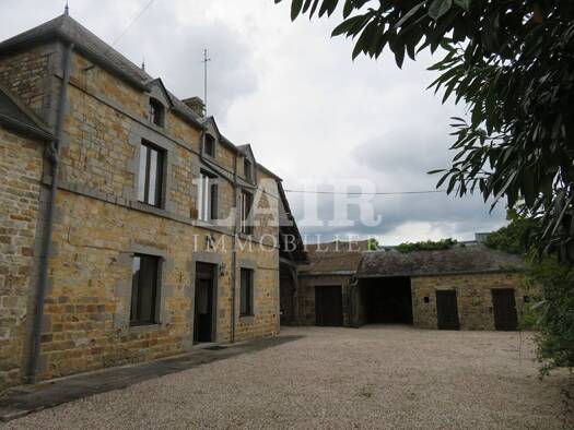 Maison à vendre 265 000 € 7 pièces 3 chambres 153 m² 2 654 m² de terrain Carrouges 61320