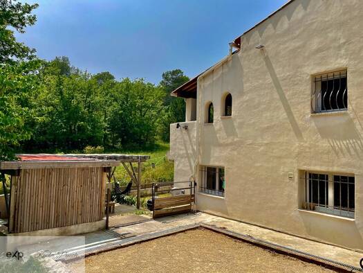 Maison à vendre 546 000 € 7 pièces 4 chambres 191 m² 451 m² de terrain Pierrevert 04860