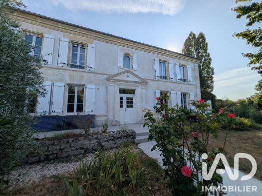 Maison à vendre 349 000 € 8 pièces 4 chambres 298 m² 2 494 m² de terrain Sainte-Sévère 16200