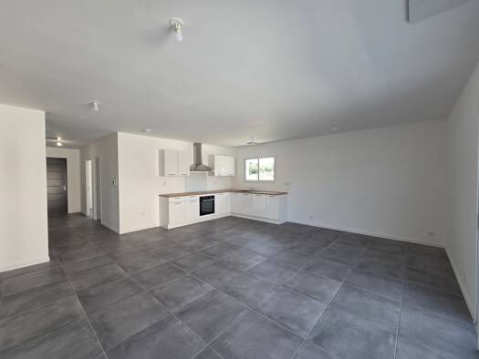 Maison de plain-pied à louer 1 300 € 4 pièces 3 chambres 77,8 m² Targon 33760