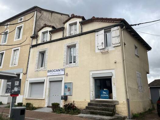 Immeuble à vendre 129 600 € 200 m² Piégut-Pluviers 24360