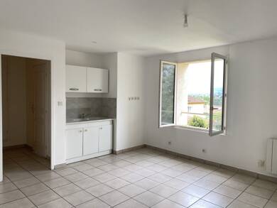 Appartement à louer 737 € 3 pièces 2 chambres 52 m² Étage 1/2 Craponne 69290