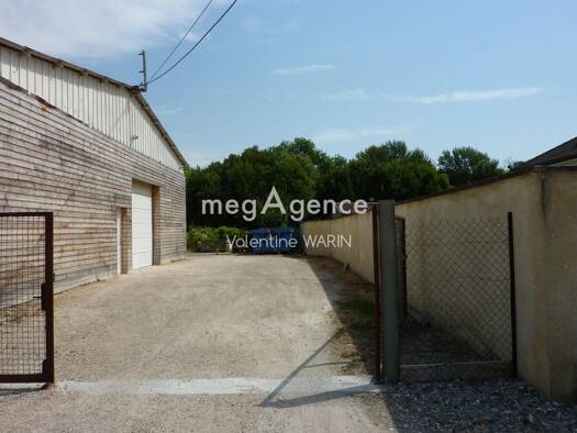 Local commercial à vendre 394 000 € 449 m² de surface de vente Saint-Lyé 10180