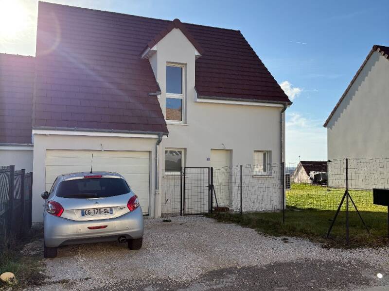 Maison à louer, 89m², JOUHE