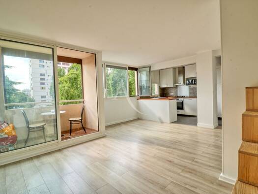 Triplex à vendre 275 000 € 5 pièces 2 chambres 70,14 m² Étage 1/4 Peupleraie Fresnes 94260