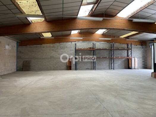 Local d'activités à louer 3 300 € 450 m² d'espace de stockage Lacroix-Saint-Ouen 60610