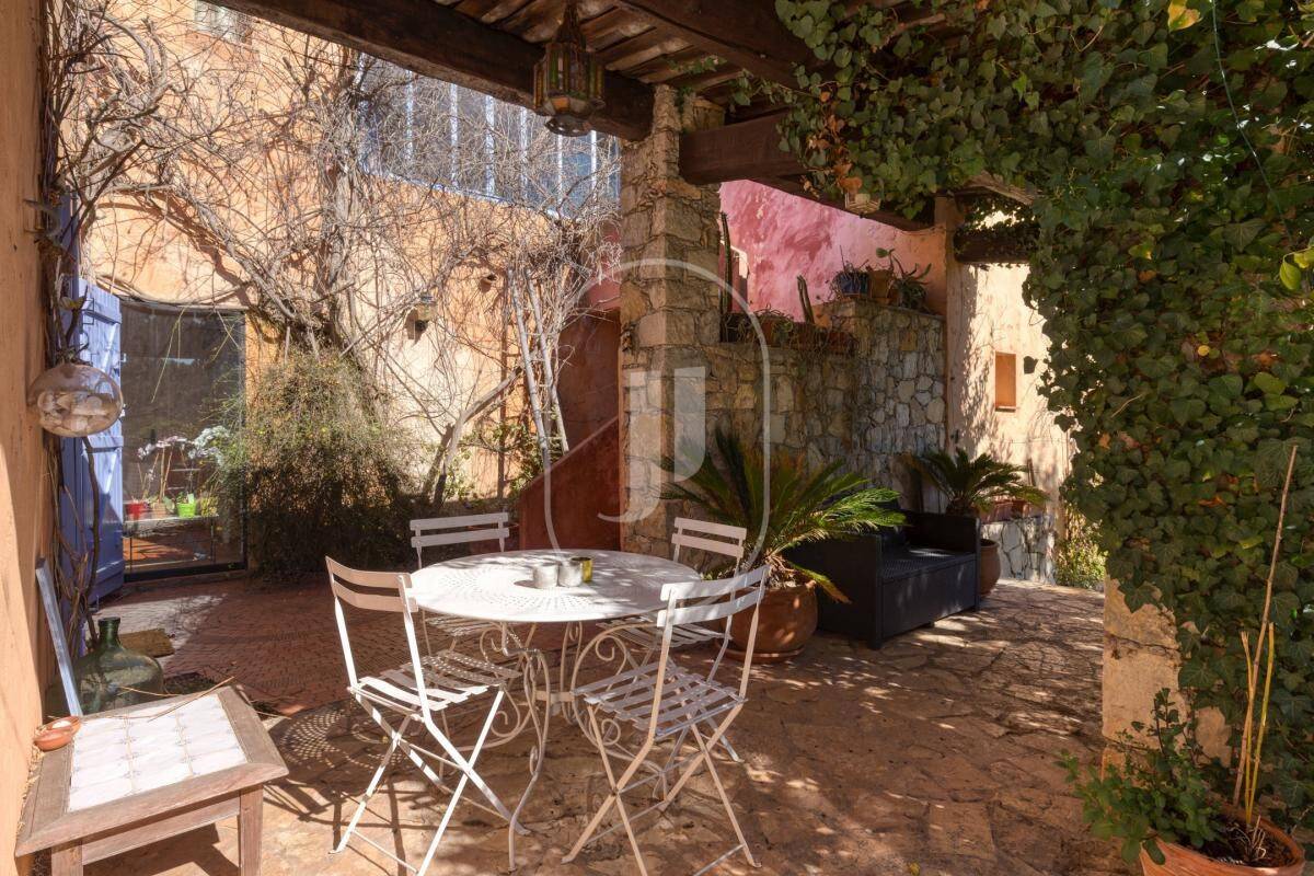 Maison à vendre, 330m², ENTRECASTEAUX