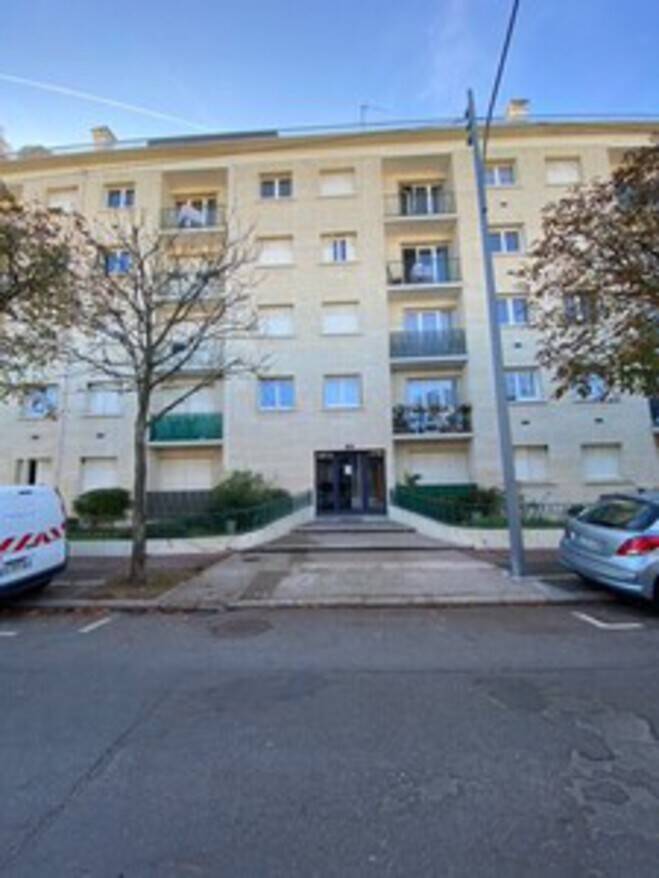 Maison à louer, 28m², SAINT MAUR DES FOSSES