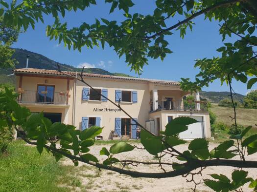 Villa à vendre 285 400 € 8 pièces 4 chambres 133 m² 5 200 m² de terrain Sainte-Croix 26150