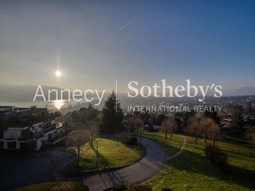 Appartement à vendre 1 495 000 € 5 pièces 4 chambres 140 m² Étage 1/2 Annecy 74940