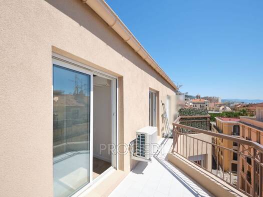 Duplex à vendre 620 000 € 3 pièces 2 chambres 64,64 m² Étage 4/4 Centre Beausoleil 06240