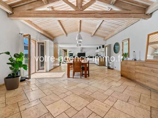 Villa à vendre 990 000 € 6 pièces 5 chambres 243 m² Levens 06670