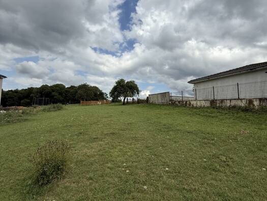 Terrain à vendre 99 000 € 616 m² de terrain Avril 54150