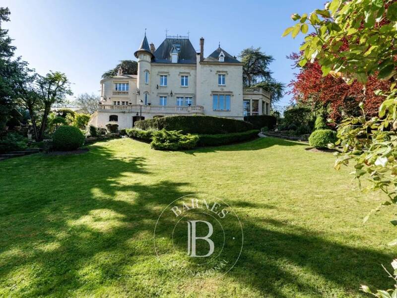 Maison à vendre, 680m², SAINT MAUR DES FOSSES
