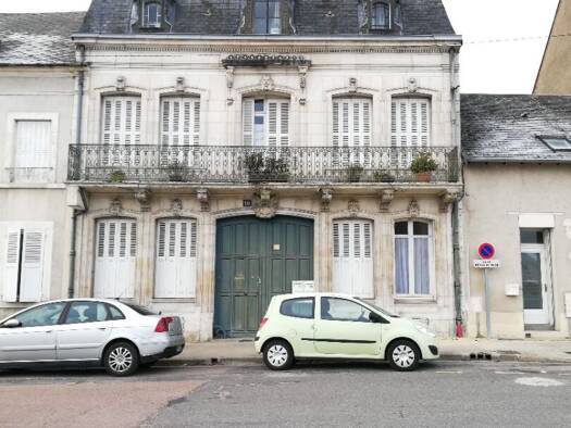 Immeuble à vendre 367 375 € 221 m² Mehun-sur-Yèvre 18500