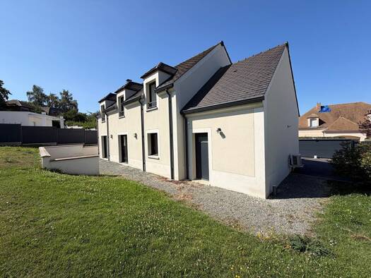 Maison à louer 2 790 € 7 pièces 4 chambres 159 m² 750 m² de terrain Orgeval 78630