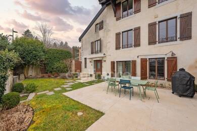 Maison à vendre 1 100 000 € 6 pièces 5 chambres 250 m² 300 m² de terrain Centre Gex 01170