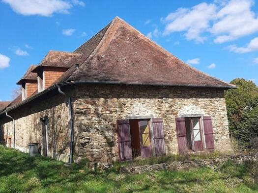 Maison à vendre 199 900 € 11 pièces 10 chambres 138 m² 1 256 m² de terrain Saint-Priest-Ligoure 87800
