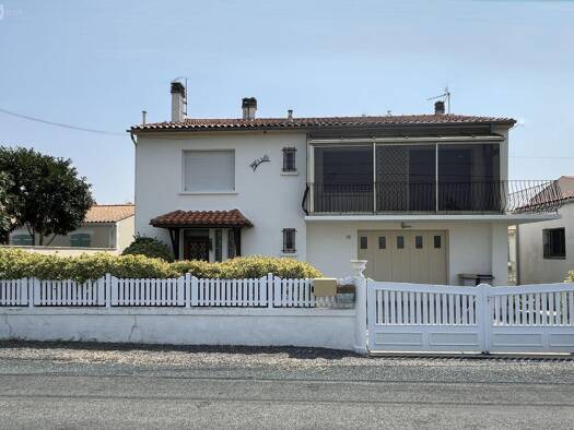 Maison à vendre 343 200 € 7 pièces 5 chambres 181,75 m² 12 967 m² de terrain Marans 17230