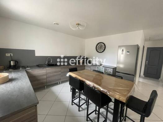 Maison de plain-pied à vendre 213 500 € 4 pièces 2 chambres 90 m² 235 m² de terrain Lezoux 63190