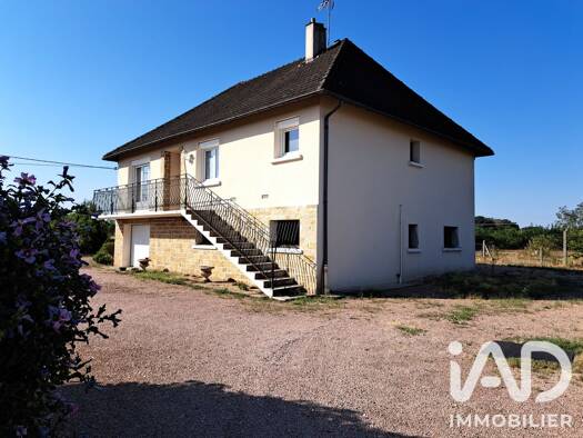 Maison à vendre 168 000 € 4 pièces 3 chambres 100 m² 2 523 m² de terrain Villeneuve-sur-Allier 03460