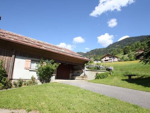 Ferme à vendre 599 950 € 7 pièces 2 chambres 101 m² 4 000 m² de terrain Nord Thônes 74230