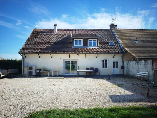 Maison à vendre 205 000 € 7 pièces 5 chambres 145 m² 3 925 m² de terrain Pontoux 71270