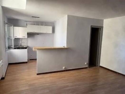Appartement à louer 460 € 1 pièce 26,1 m² 2ème étage Tourves 83170