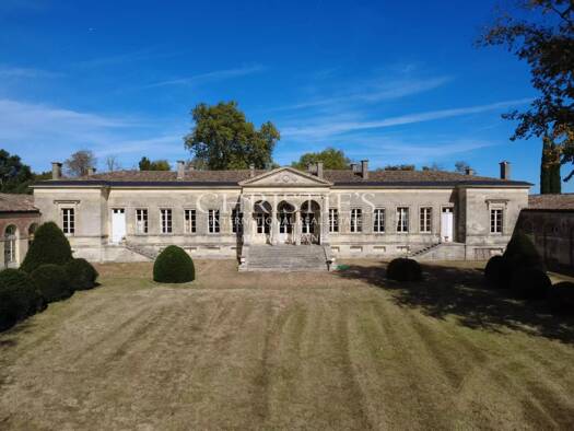 Vignoble à vendre 3 191 480 € 740 m² 297 400 m² de terrain Bordeaux Sud Bordeaux 33000