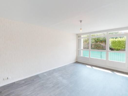 Appartement à louer 756 € 2 pièces 1 chambre 45 m² RDC Trait Union Aubergenville 78410