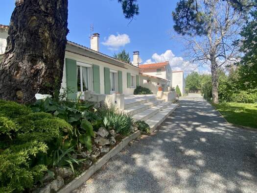 Maison de plain-pied à vendre 360 000 € 6 pièces 4 chambres 168 m² 1 650 m² de terrain L'Éguille 17600