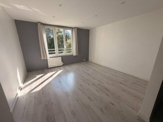 Appartement à louer 1 000 € 3 pièces 2 chambres 53,4 m² 2ème étage Camaldules Yerres 91330